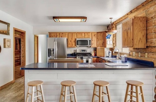 Prescott Cabin | 6 bedroom spacious cabin near Watson Lake, sleeps 14