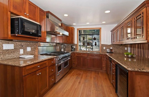 Upper Kingsbury House | 7 Bedroom 4 Bath Private Mountain Retreat with Outdoor Hot Tub and Game Room
