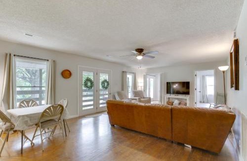 Florence House | 7 Mi to Tennessee River: Home w/Patio in Florence