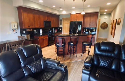Champion House | 7 Springs - Private Southwind Townhome - Prime Location