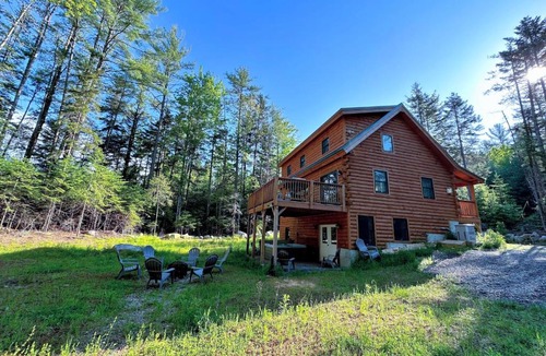 Bethlehem House | 80PVR Log Home 20min to Bretton Woods AC Hot Tub wifi cable fireplace fire pit