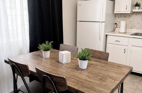 Elmwood Park Condo | 90s Condo| King Bed | 65” Smart TV | Arcade Game