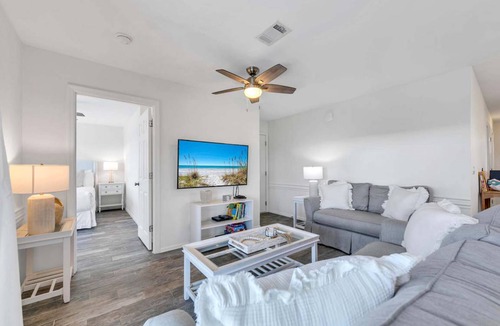 Seagrove Beach Condo | 96 m² Condo ∙ 3 bedrooms ∙ 6 guests