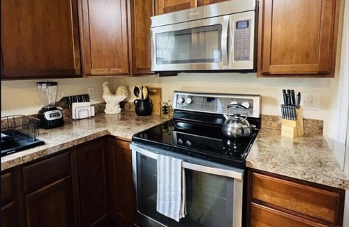 Issue House | A 3-Bedroom Cozy Cottage - 2 Blocks from the River