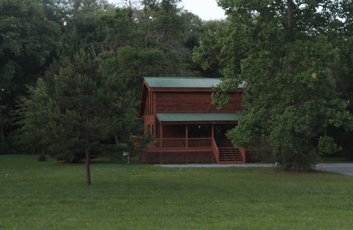 Murphy Cabin | A Beautiful Cabin on a Nice Wide Creek! FREE WiFi/ROKU TV