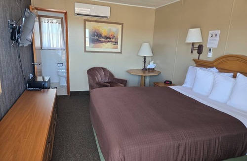 Chamberlain Hotel | A Bridge View Inn
