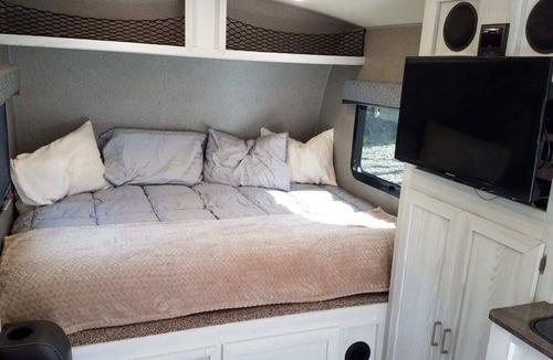 West Stayton House | A Cozy Small Town Travel Trailer