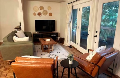 Linden Cabin | A-Frame near Shenandoah National Park - Pet friendly, EV Charger, Hot Tub