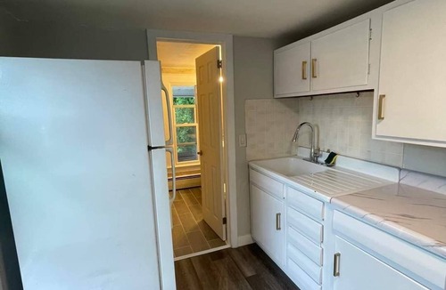 East Hartford Apartment | A homely atmosphere tailored for traveling professionals seeking comfort.