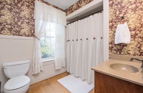 Linville House | A Peaceful Retreat Where Past and Present Meet