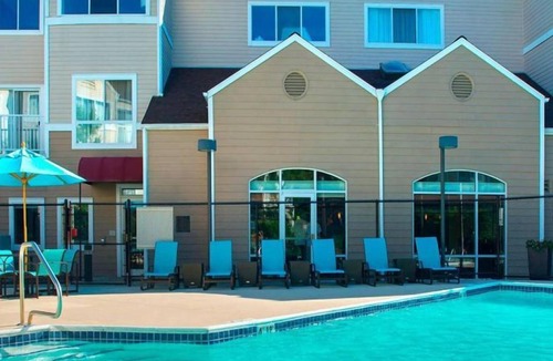 Westborough House | A Place You''ll Surely Enjoy! 3 Relaxing Units, Free Parking, Onsite Pool
