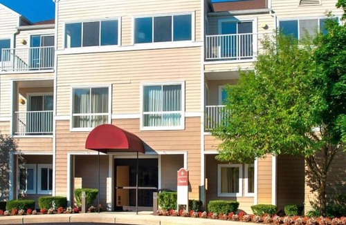 Westborough House | A Place You''ll Surely Enjoy! 3 Relaxing Units, Free Parking, Onsite Pool