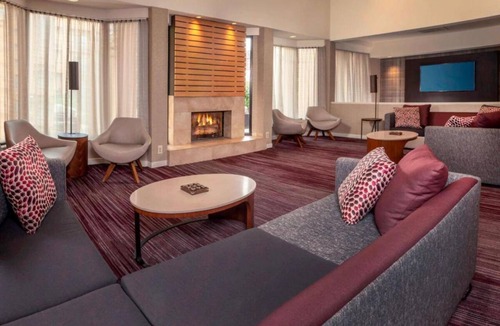 Newark Hotel | A Short Drive from the University of Delaware Botanic Gardens! Pets Allowed!