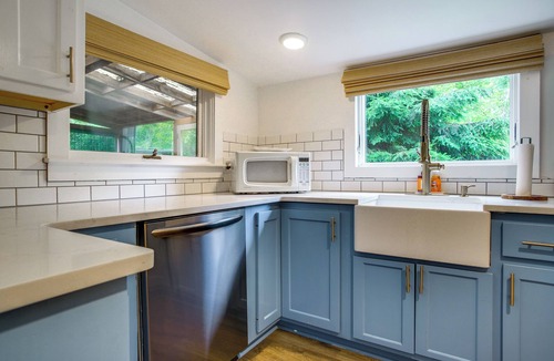 Centerville Cottage | Access to Centerville's Resident Beaches! Cozy Gem