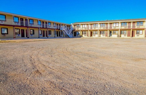 Seiling Apartment | Accessible King Bed|Seiling, OK