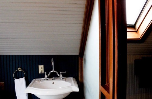 Seaview Hotel | Accommodation near Seaview Beach - 0.7 Miles Away | Free On-Site Parking