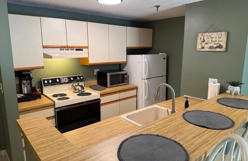 Gilford Apartment | Adorable Studio - Close to everything!