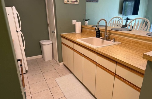 Gilford Apartment | Adorable Studio - Close to everything!