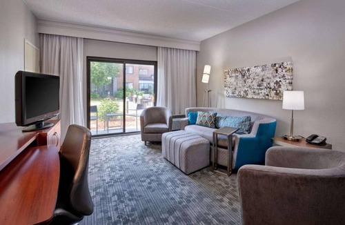 Eden Prairie Hotel | Affordability Meets Comfort! Indoor Pool, Near Purgatory Creek Park
