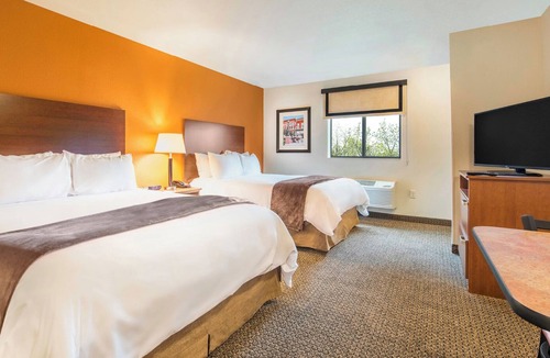 Sioux Falls Hotel | Affordable 4 - Room w/Full Kitchen Ideal for Long Stays Near Sioux Falls