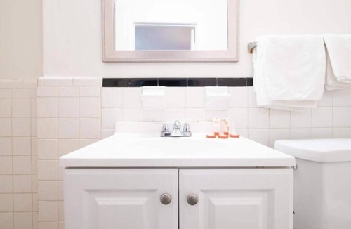 Jonesboro Hotel | Affordable Room with 2 Queen Beds Room Perfect for Atlanta Adventures w/Parking
