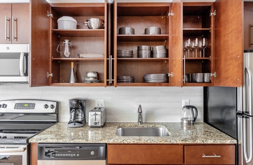 Mount Vernon Triangle Apartment | Airy Mount Vernon 1BR w/Gym, Pool & W/D, near Chinatown, by Blueground