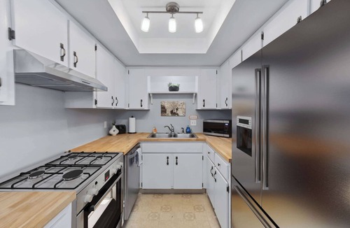 Brandon Condo | Albert's Abode - 1bed 1bath Apartment in Prime Brandon Location