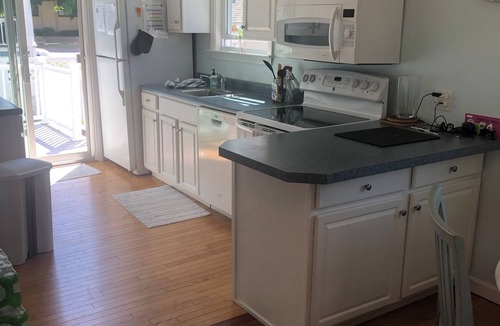 Waveland House | All Season Charming Hull Beach House. ONLY 3 minute walk to Beach!