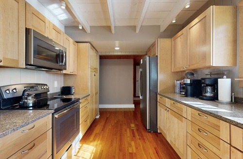 Franklin House | All season lakefront: private dock, yard & deck; near hiking & mtn biking trails