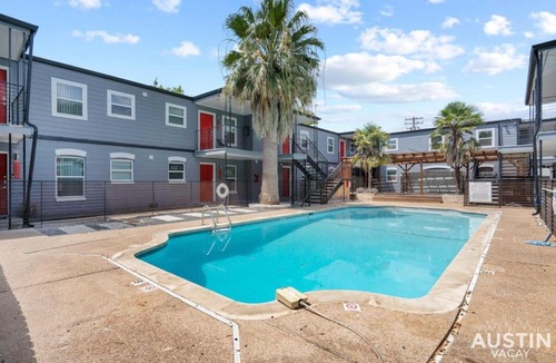 Hyde Park Apartment | All the Essentials For You and Your Pet in Hyde Park
