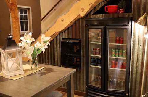 Adna House | Alpha Lodge, peaceful retreat, 14 guests max, fun & games, large parking area