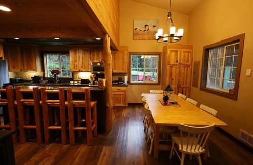 Adna House | Alpha Lodge, peaceful retreat, 14 guests max, fun & games, large parking area