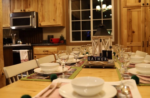 Adna House | Alpha Lodge, peaceful retreat, 14 guests max, fun & games, large parking area