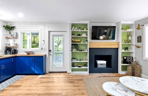 New Market Cabin | Amazing Cabin + Tiny Cabin with Hot-tub and Fire Pit in New Market, Virginia