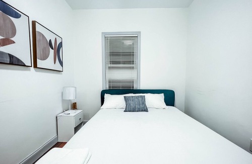 Queens Apartment | Amazing Executive Townhouse near JFK (6 bedroom -2 bathroom)