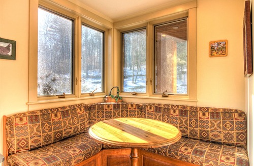 Newfane House | Amazing Luxury 100 Acre Estate 10BRs, Sauna, Hot Tub, Swimming pool, Game House!
