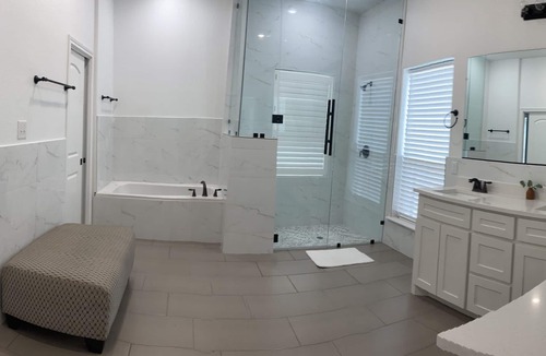 Como House | Amazing Spacious House in Ideal Location - Perfect for Large Groups!