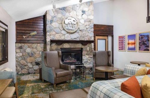 Proctor Hotel | AmericInn by Wyndham Duluth South Proctor Black Woods Event Ctr