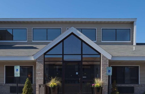 Hartford Hotel | AmericInn by Wyndham Hartford WI