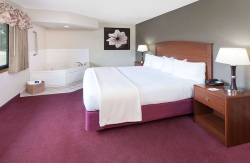 Iowa Falls Hotel | AmericInn by Wyndham Iowa Falls