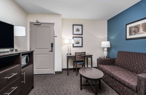 Winona Hotel | AmericInn by Wyndham Winona