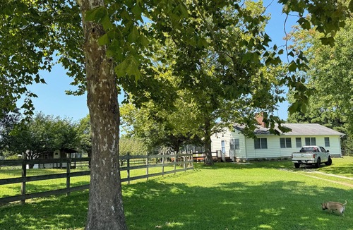 Painter House | Ames Ridge a Quiet 3-bedroom farmhouse in Painter VA