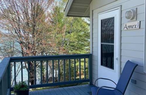Red Cliff Apartment | Annex No. 1 DePerrys | On Lake Superior Shoreline