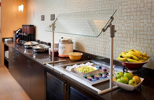 Waukegan Hotel | Another Fun Weekend | Pool, Free Breakfast | Six Flags Great America - 5 miles