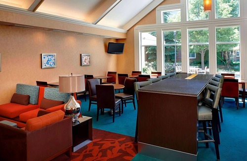 Waukegan Hotel | Another Fun Weekend | Pool, Free Breakfast | Six Flags Great America - 5 miles