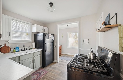 Ottawa House | Appealing 2br Cape Cod w/bonus rm & fiber Wi-Fi!