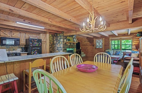 Jasper House | Arrowhead- Perfect lakeside retreat