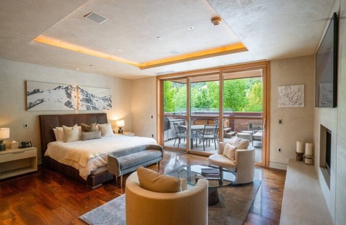 Downtown House | Aspen Penthouse | Rooftop Hot Tub & Mountain Views
