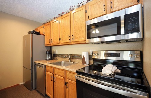 Fall River Estates Hotel | Aspen Winds on Fall River
