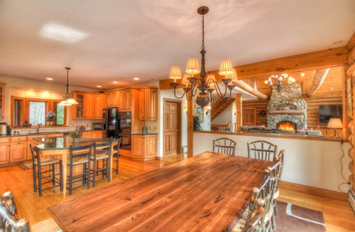 Wilmington House | August available! 7000 Sq.ft. Luxury Log Estate 10BR, Game House, Swimming pool!